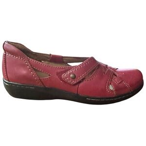 Clarks Collection size 7.5  Women's Red Leather Slip On Round Toe  Loafer  Shoes